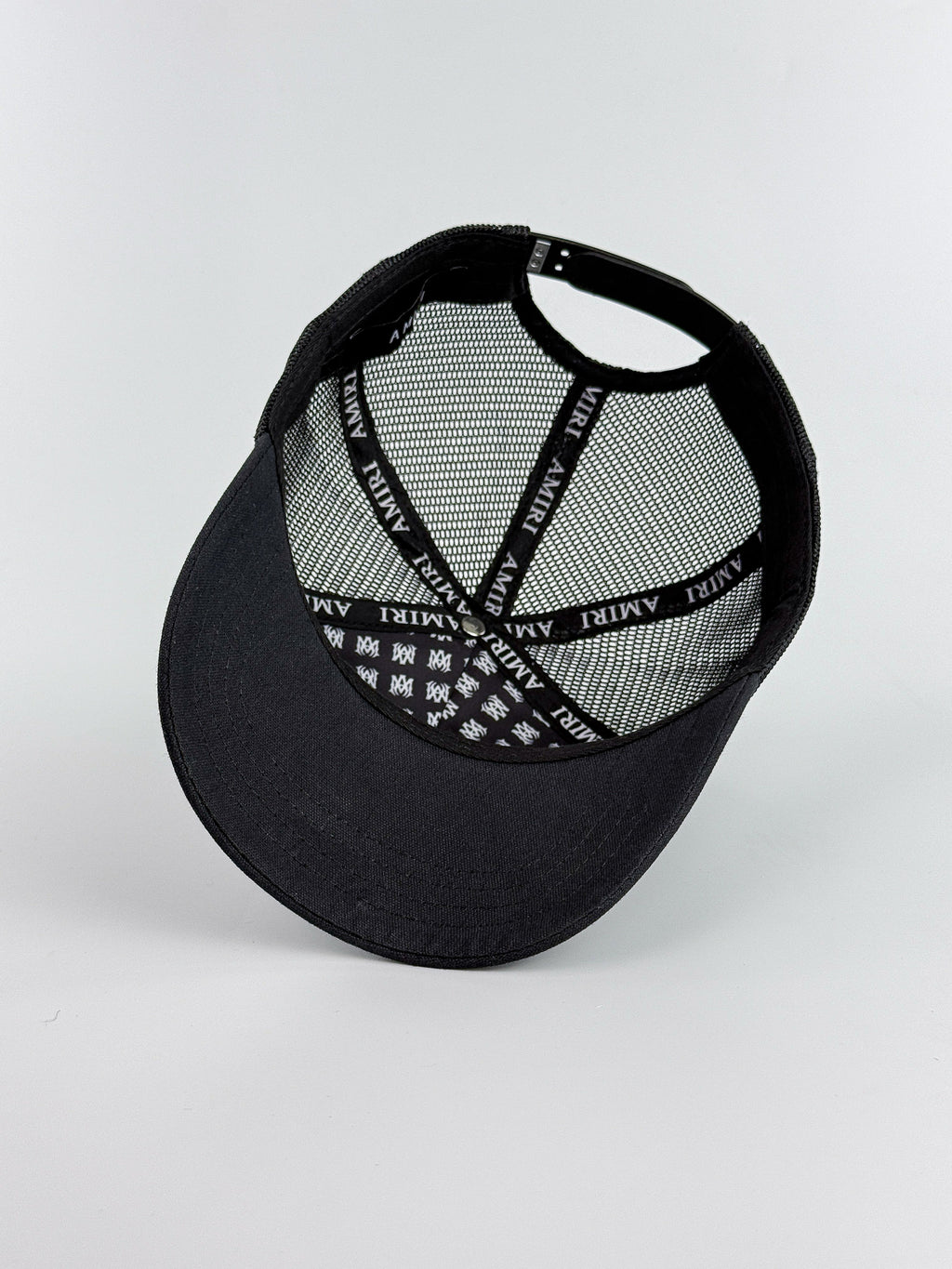 AMIRI EN MALLA LETRAS BORDADAS