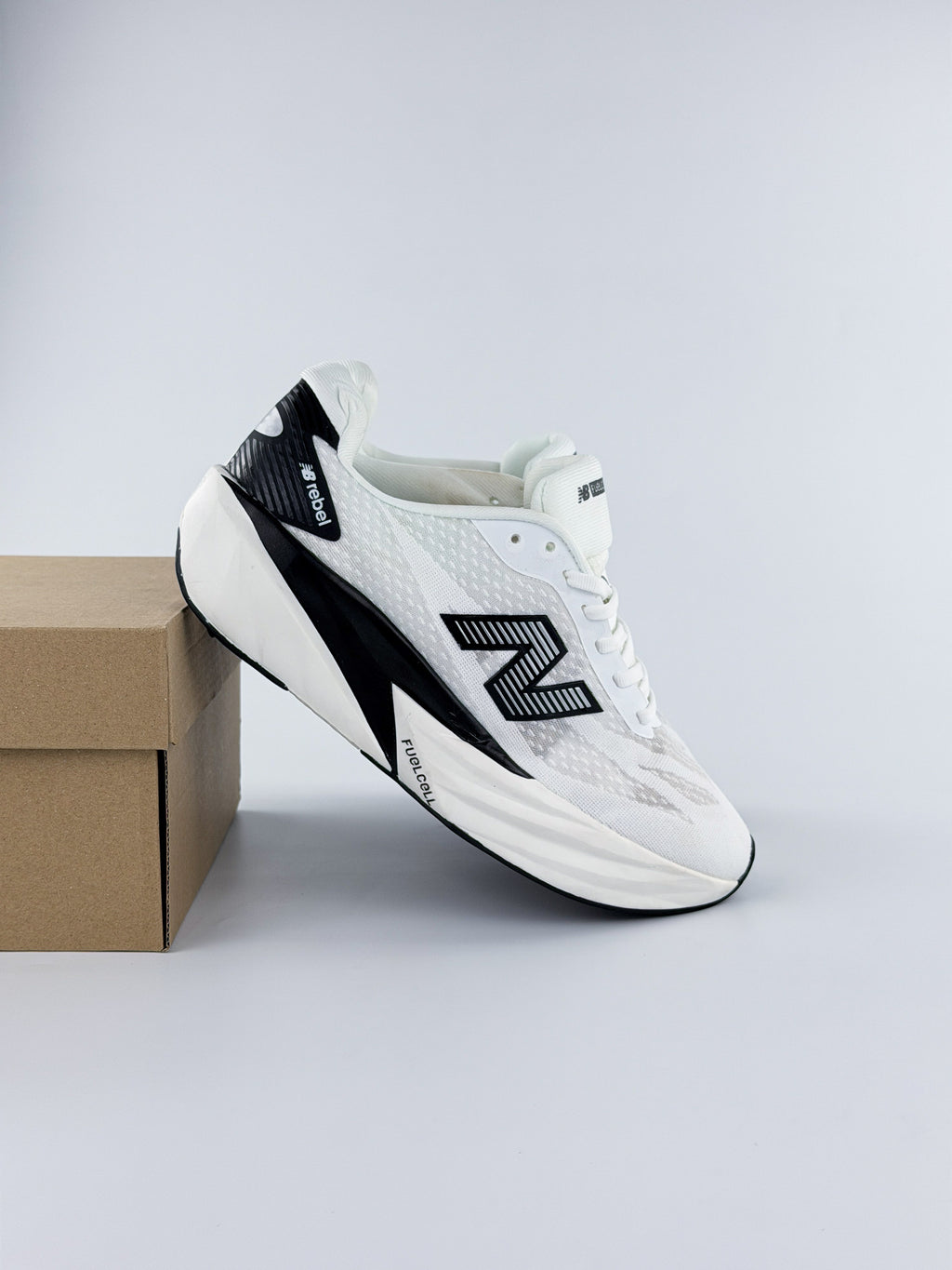 NEW BALANCE FUELCELL REBEL V5