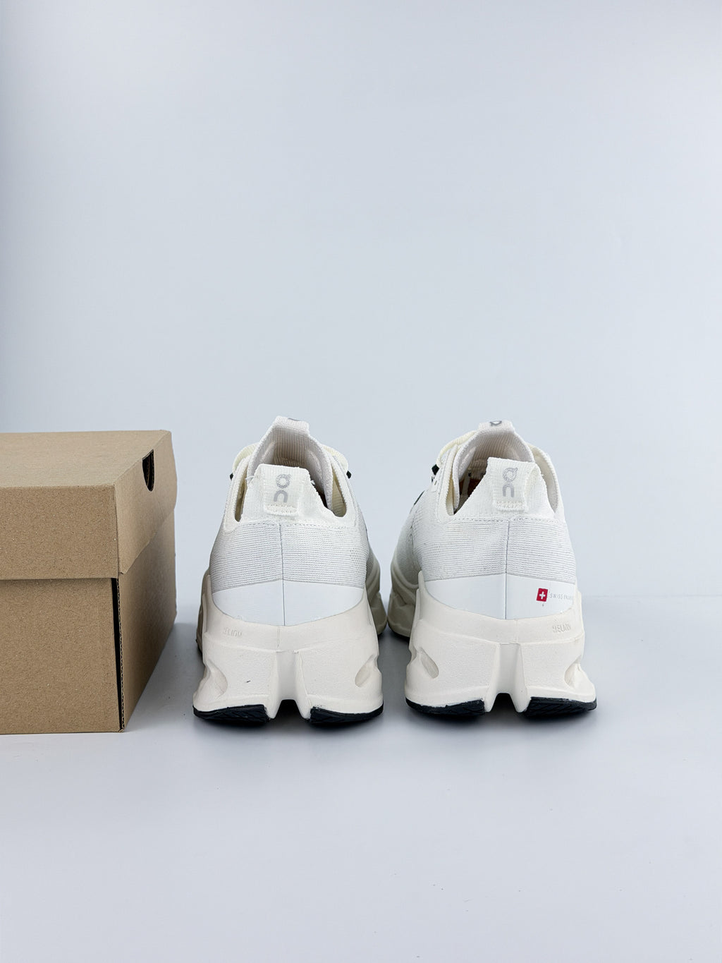 ON RUNNING CLOUDSURFER MAX