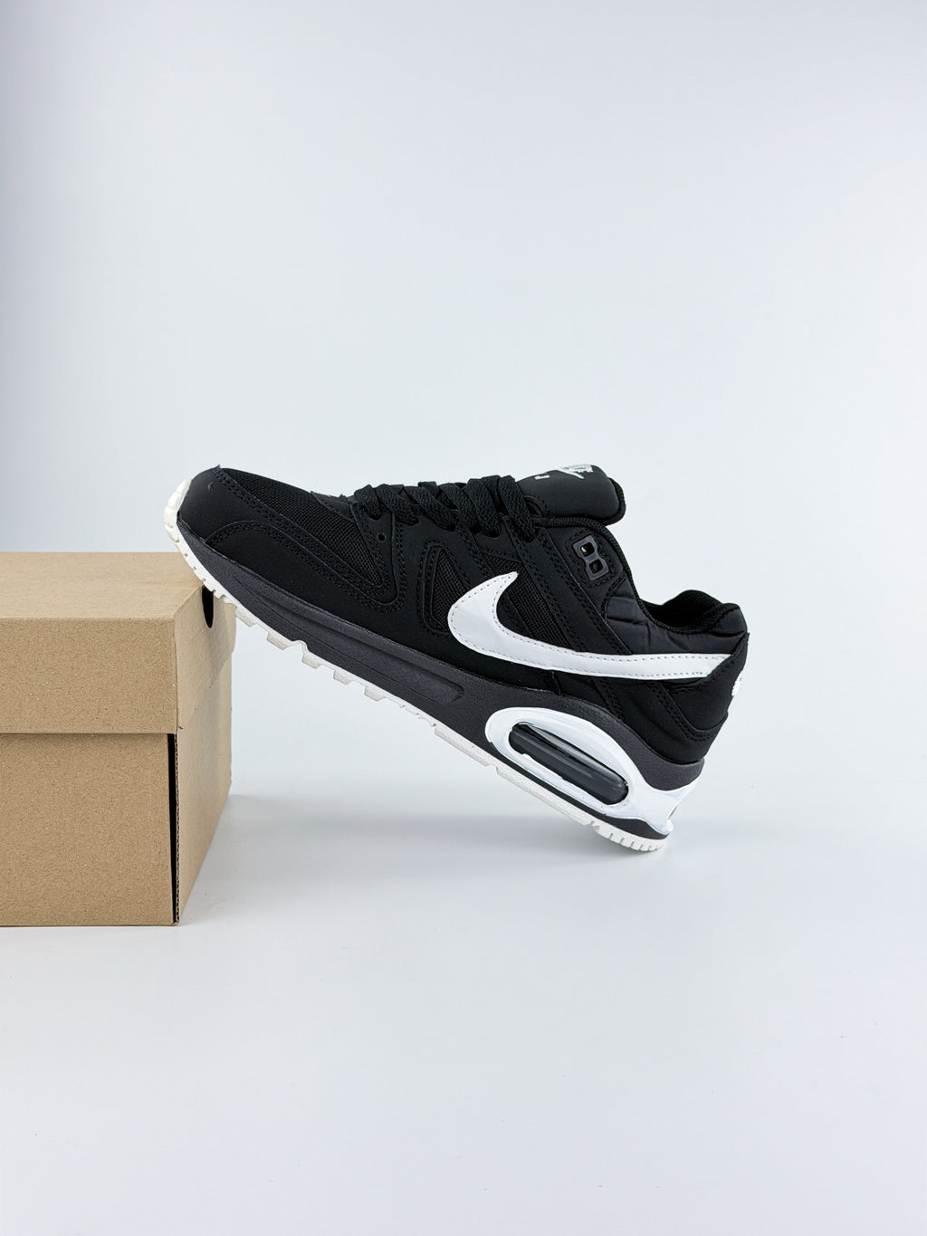 NIKE AIR MAX COMMAND
