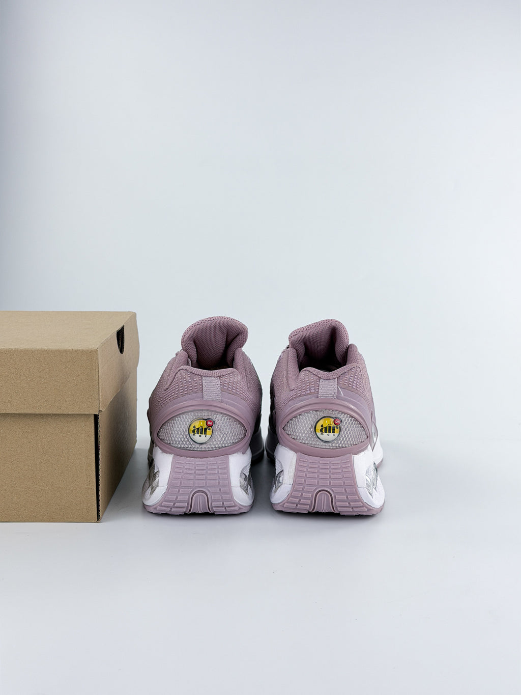 NIKE AIR MAX DN PINK