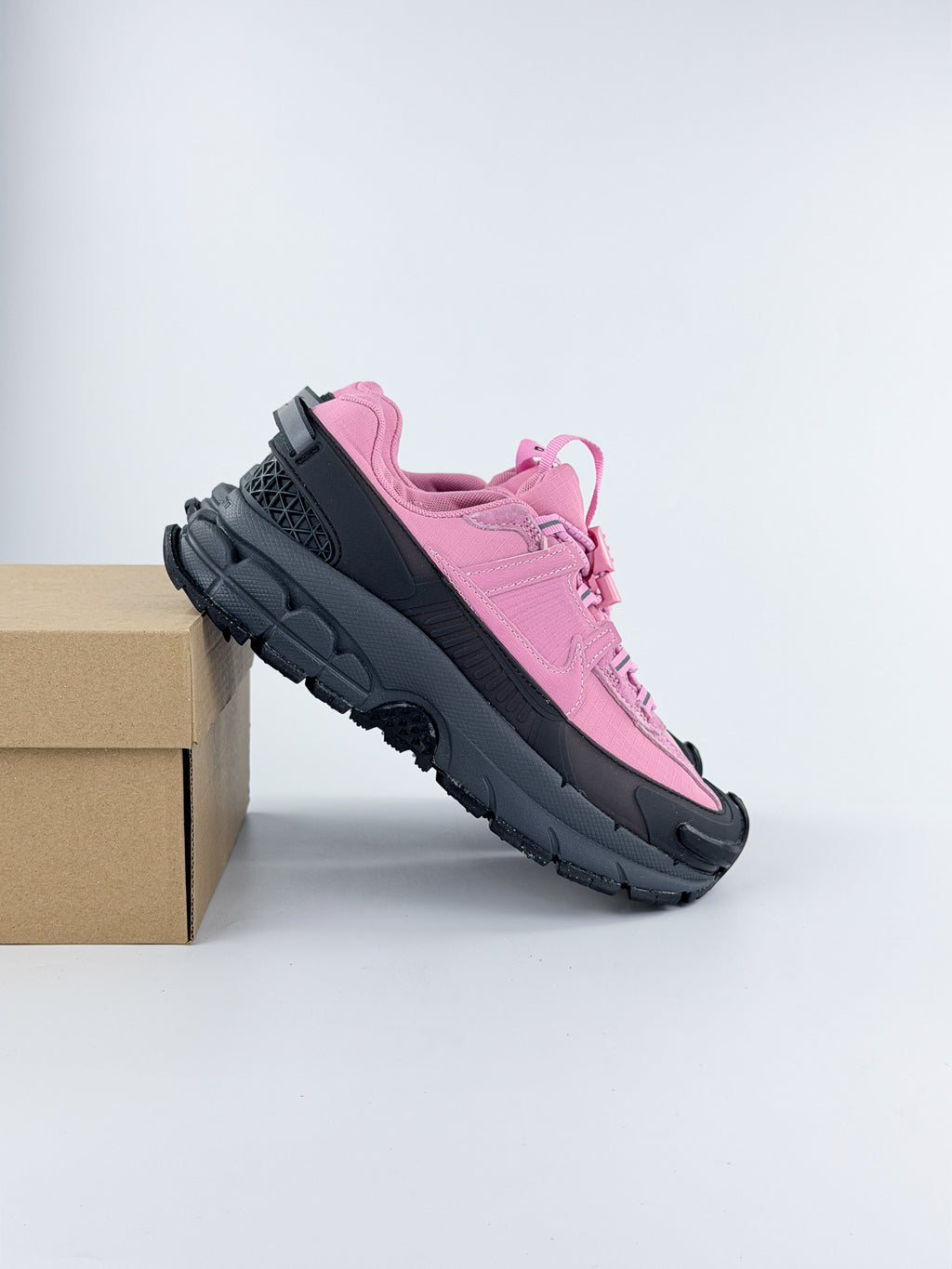 NIKE ZOOM VOMERO ROAM PINK
