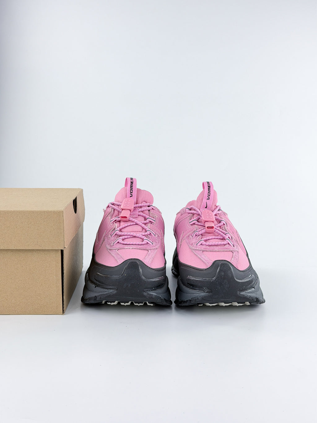 NIKE ZOOM VOMERO ROAM PINK