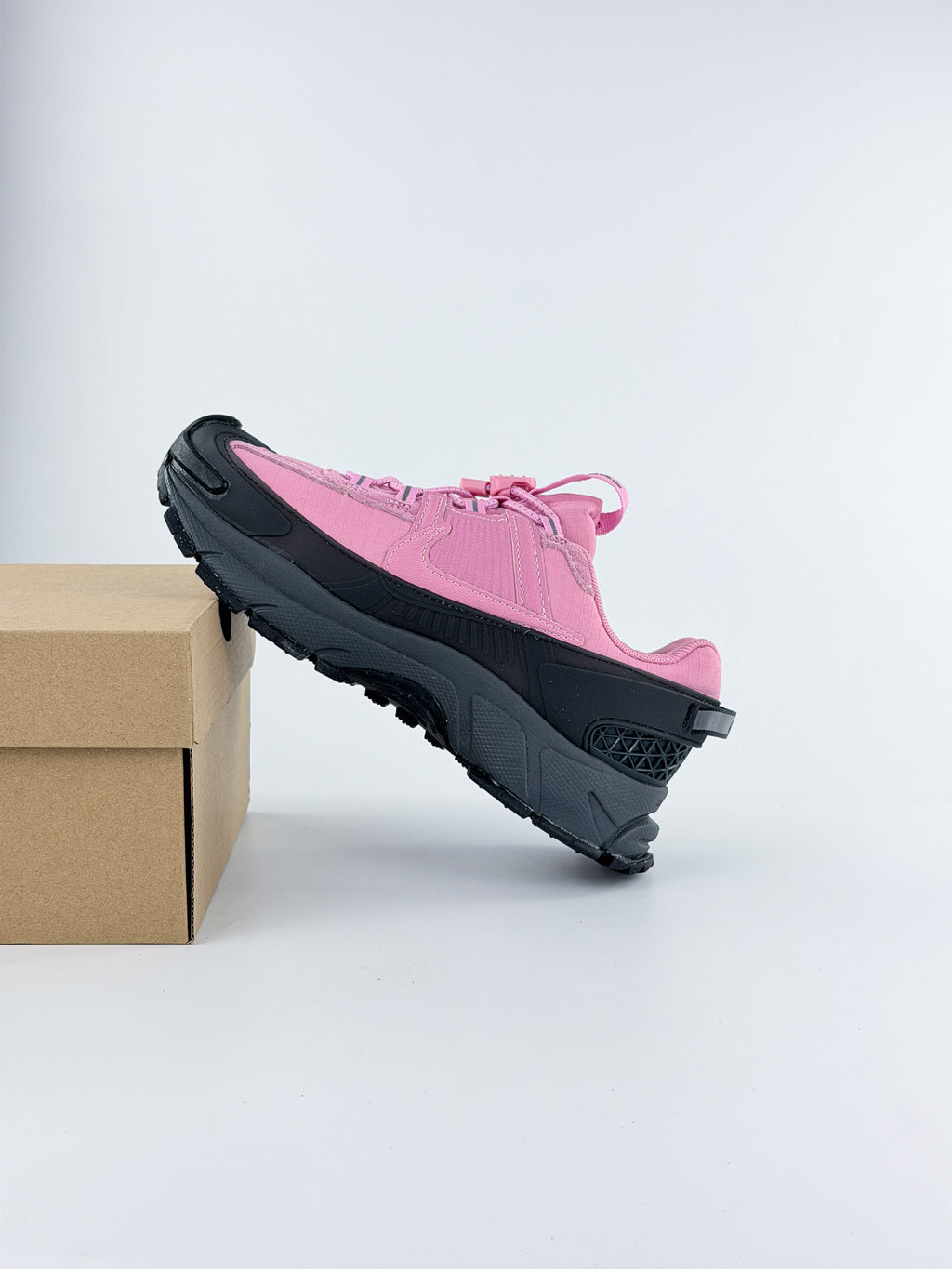 NIKE ZOOM VOMERO ROAM PINK