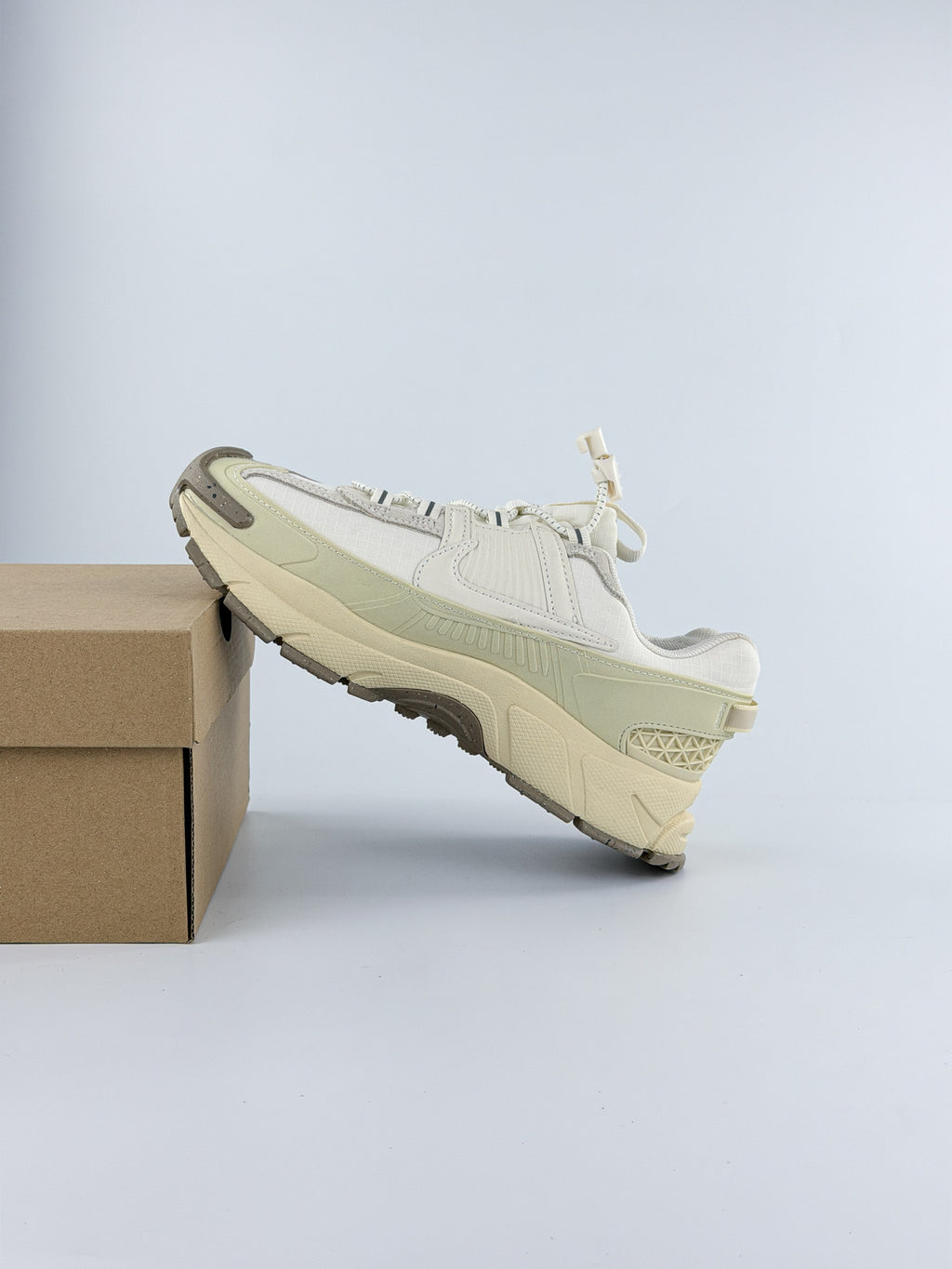 NIKE ZOOM VOMERO ROAM