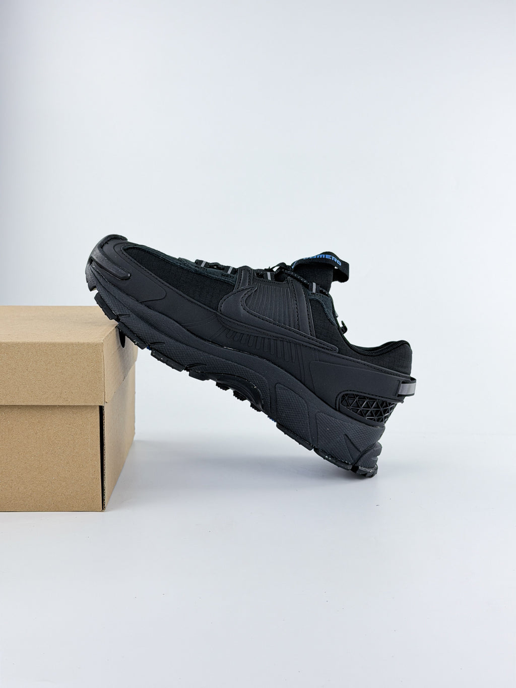 NIKE ZOOM VOMERO ROAM