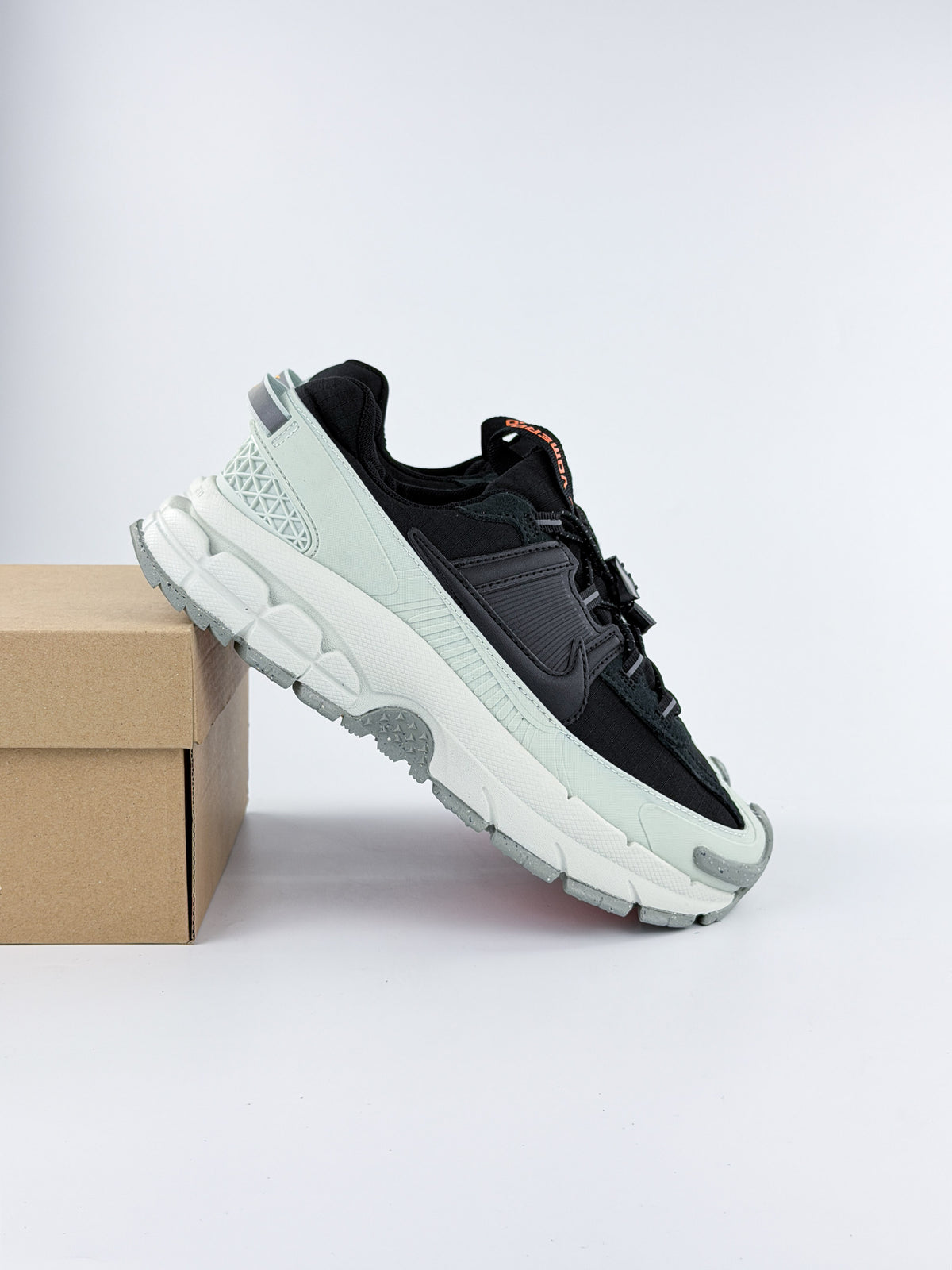 NIKE ZOOM VOMERO ROAM