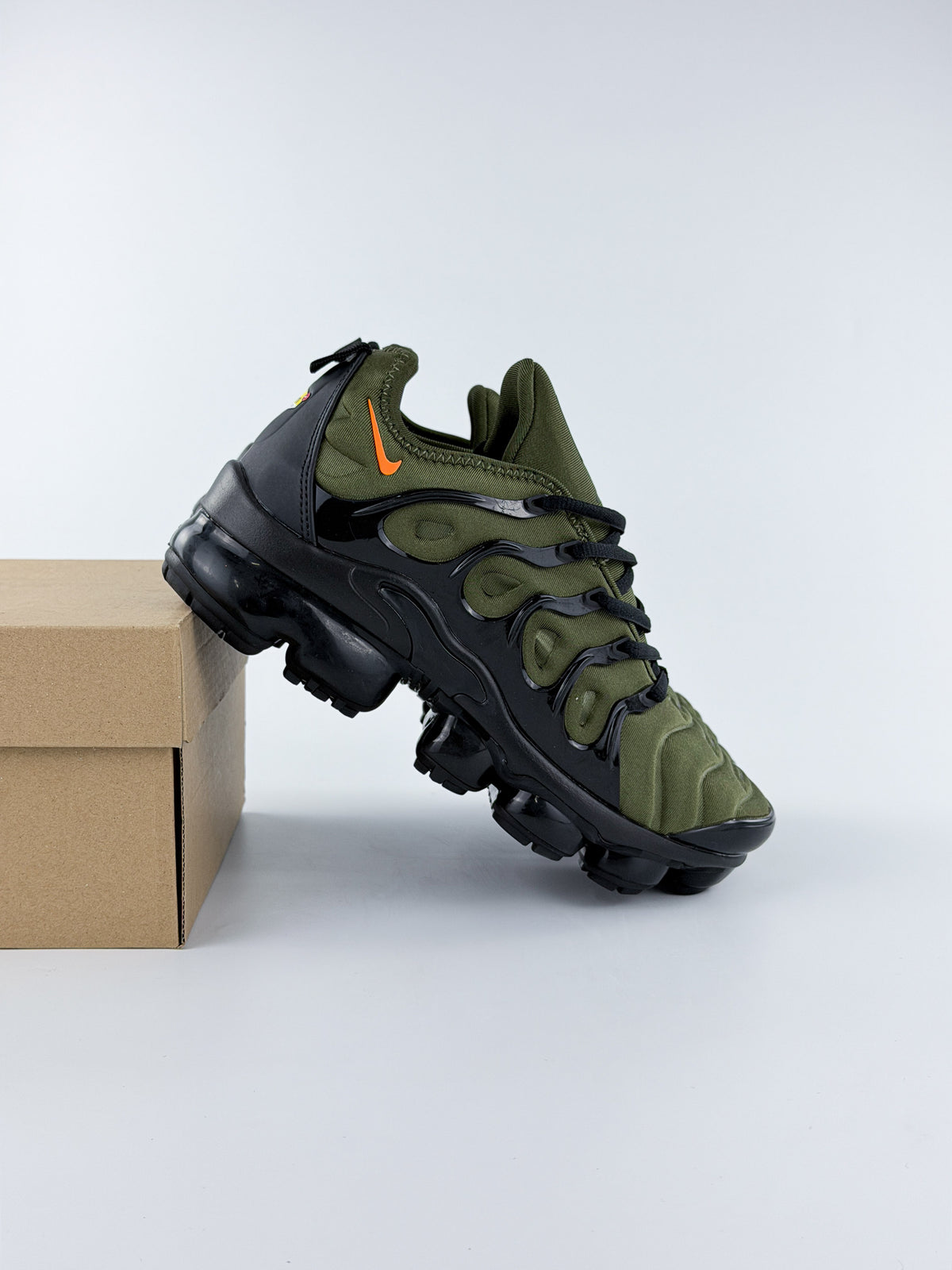 NIKE AIR VAPORMAX PLUS