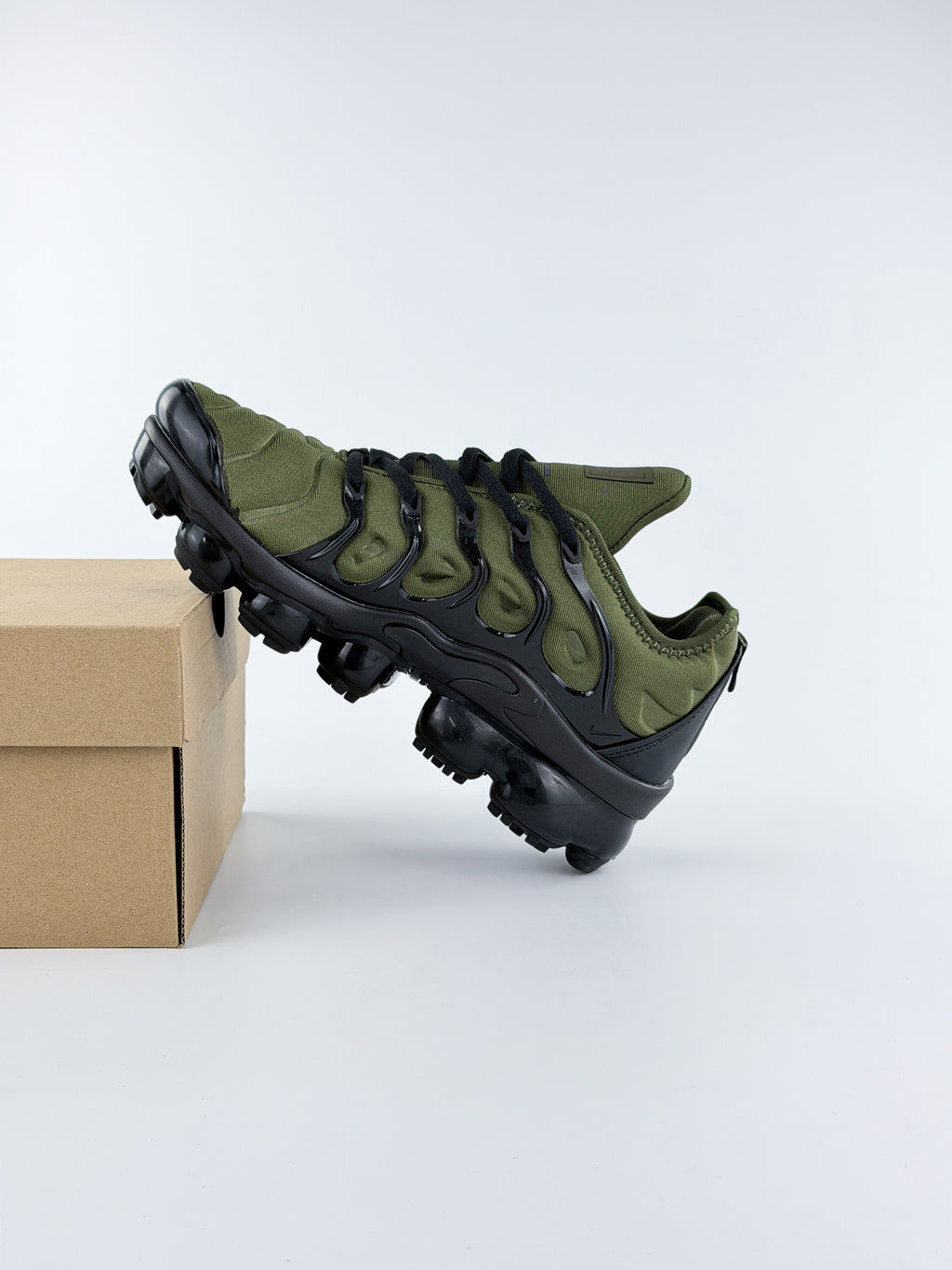 NIKE AIR VAPORMAX PLUS