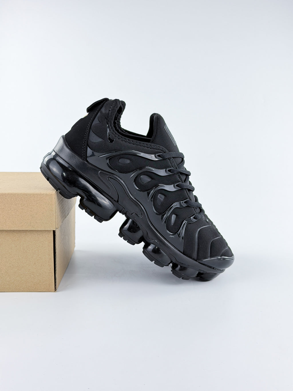 NIKE AIR VAPORMAX PLUS
