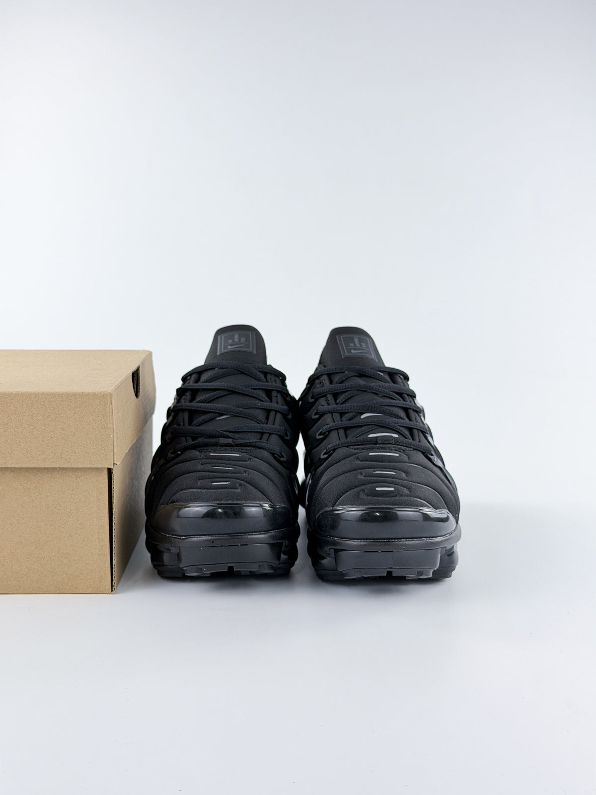 NIKE AIR VAPORMAX PLUS