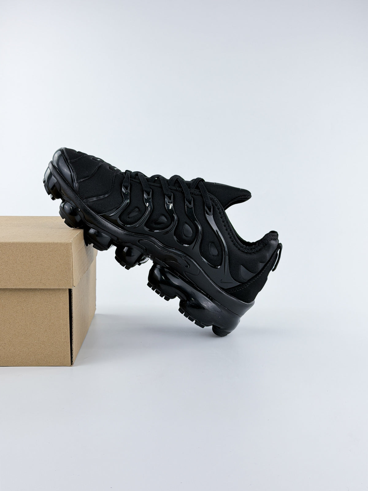 NIKE AIR VAPORMAX PLUS