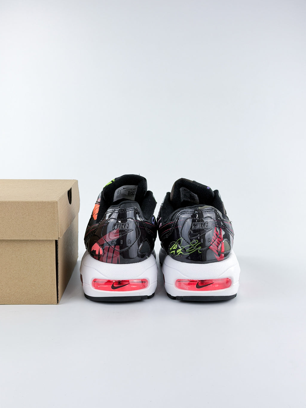 NIKE X ATMOS AIR MAX 2 LIGHT QS