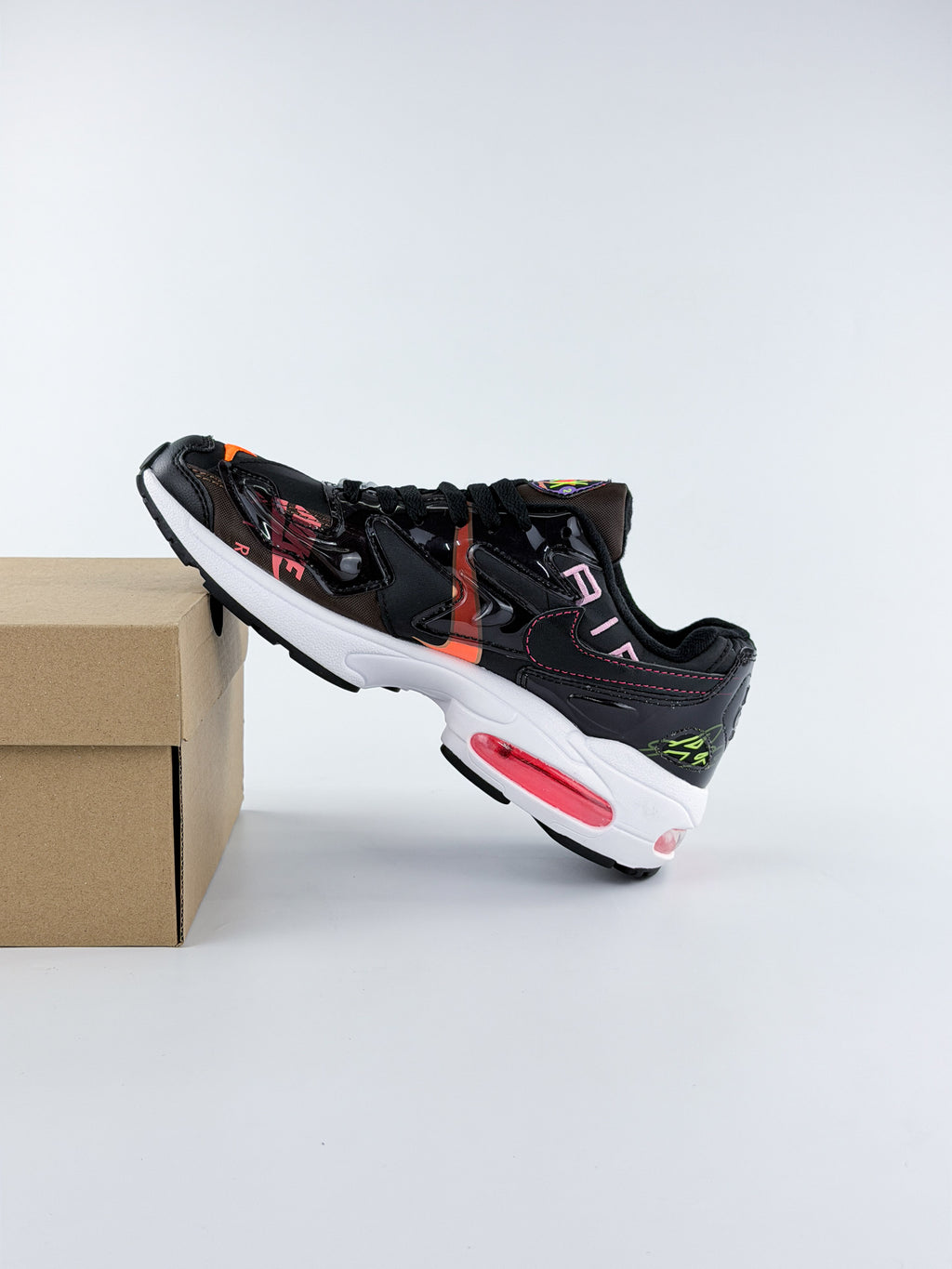 NIKE X ATMOS AIR MAX 2 LIGHT QS