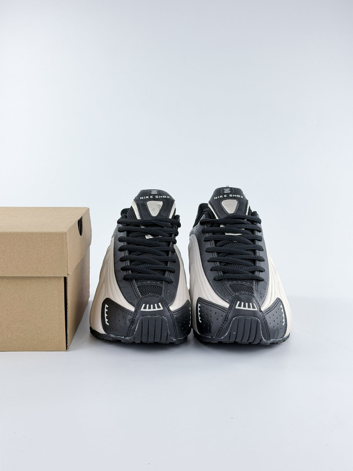 NIKE SHOX R4 TWO COLOR