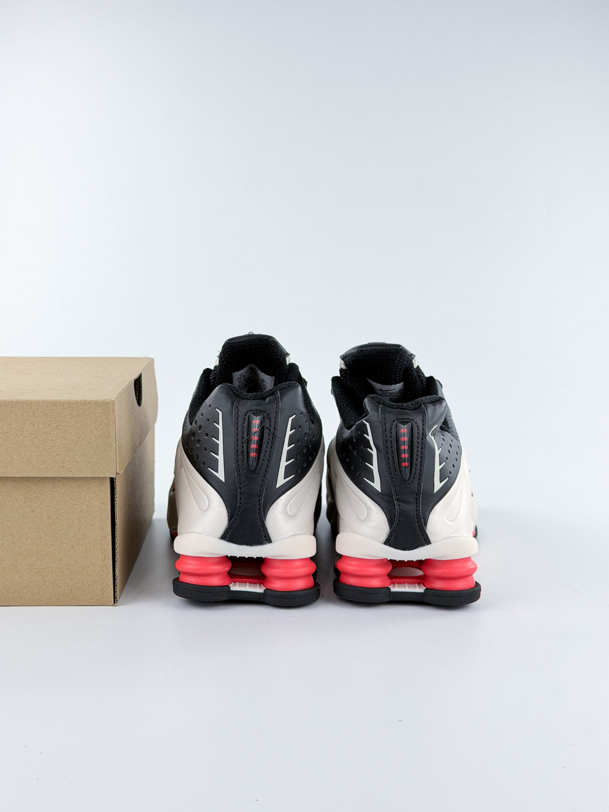 NIKE SHOX R4 TWO COLOR