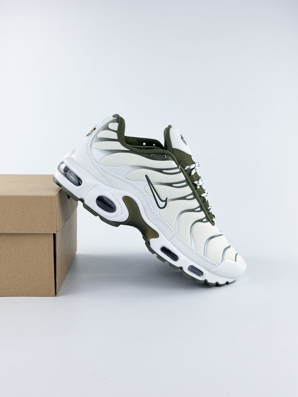 NIKE AIR MAX TN OLIVE