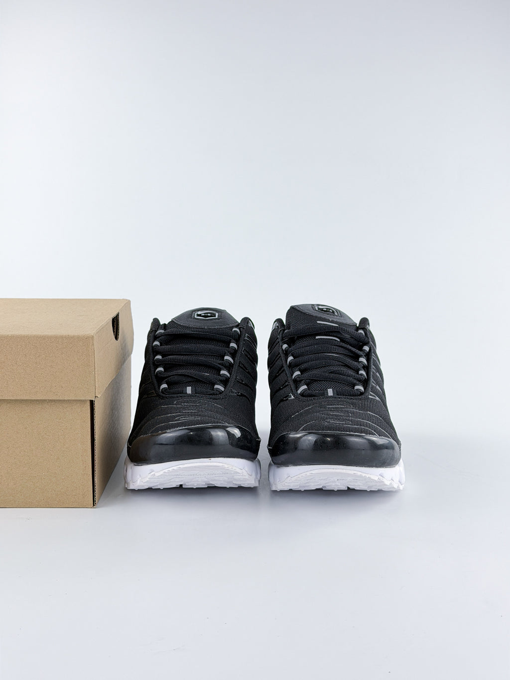 NIKE AIR MAX TN BLACK WHITE