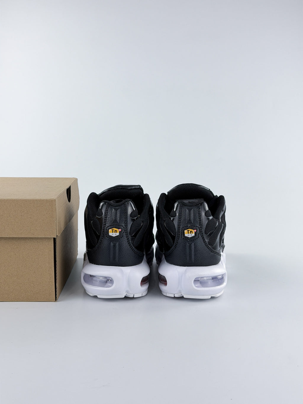 NIKE AIR MAX TN BLACK WHITE