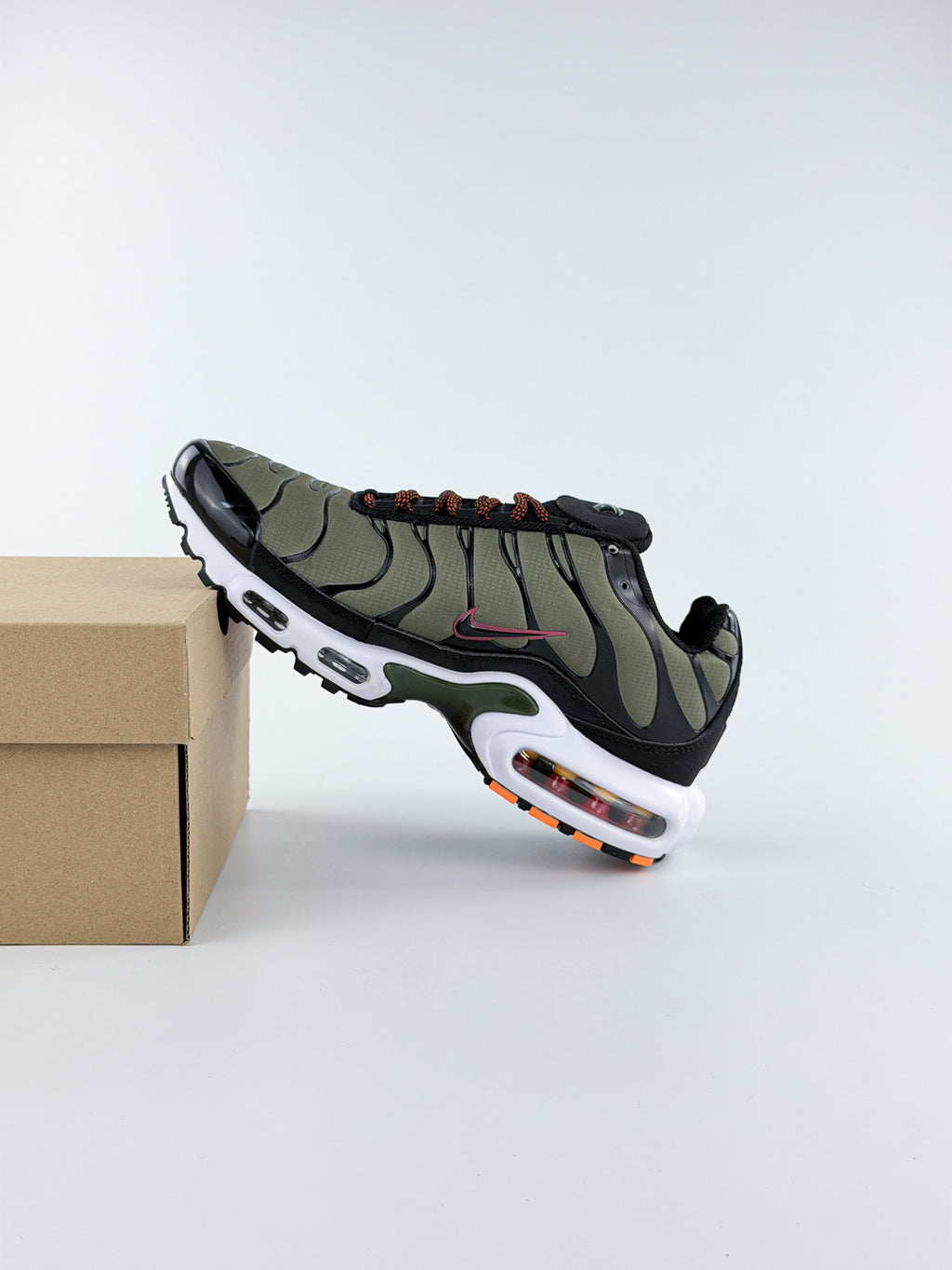 NIKE AIR MAX TN OLIVE STRIKE