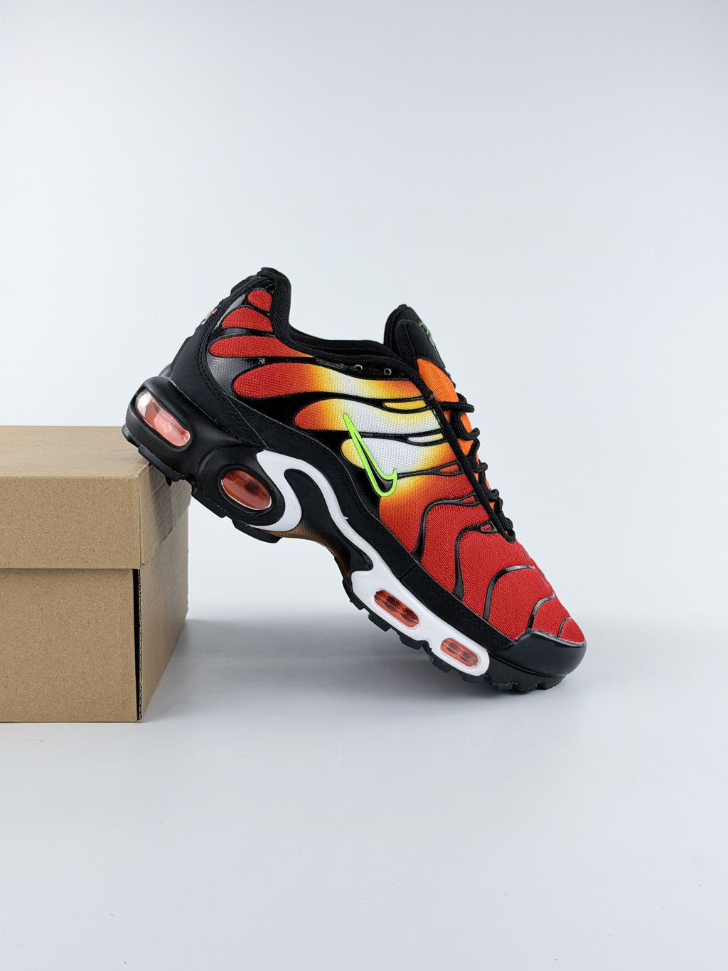 NIKE AIR MAX TN SOLAR FLARE