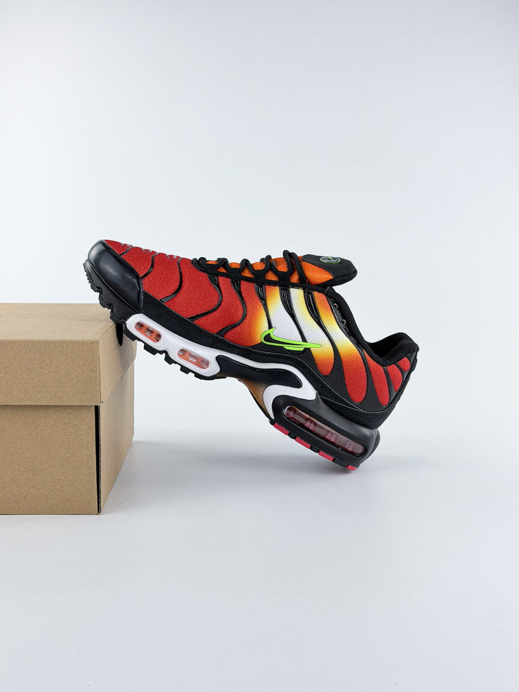 NIKE AIR MAX TN SOLAR FLARE