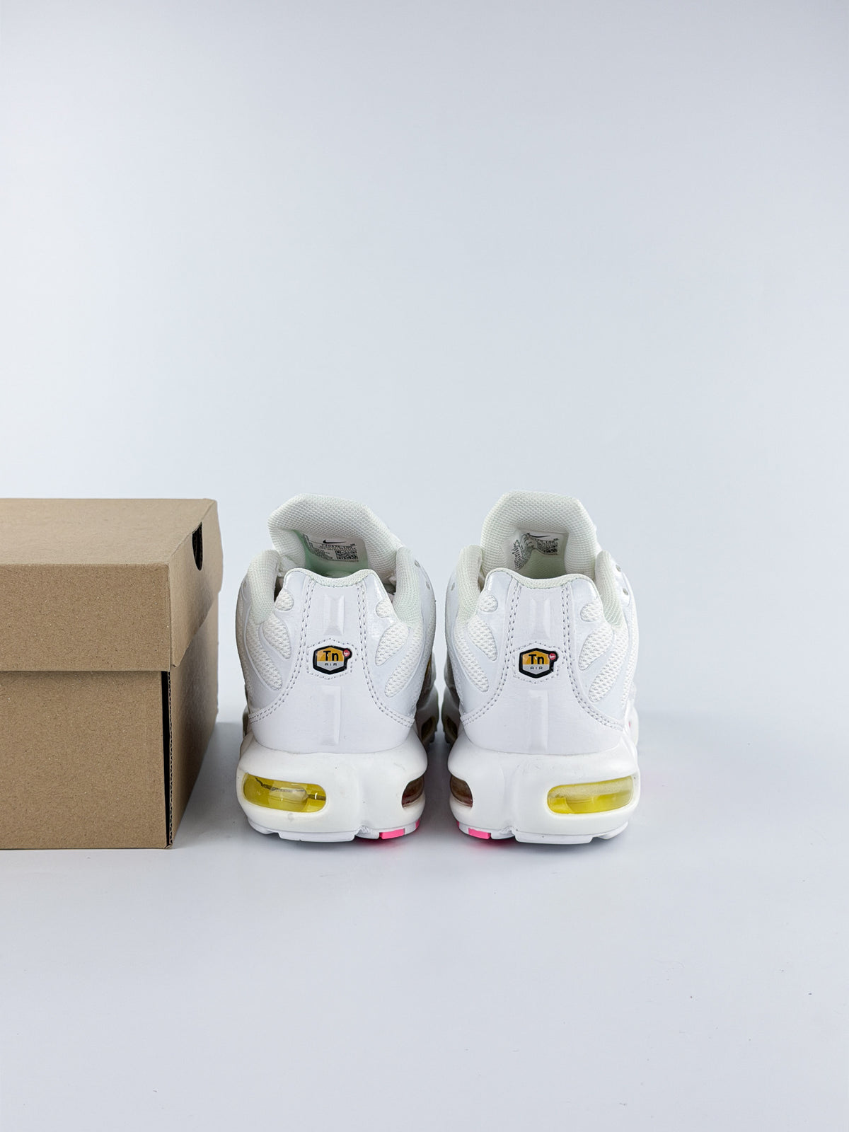 NIKE AIR MAX TN PINK VOLT