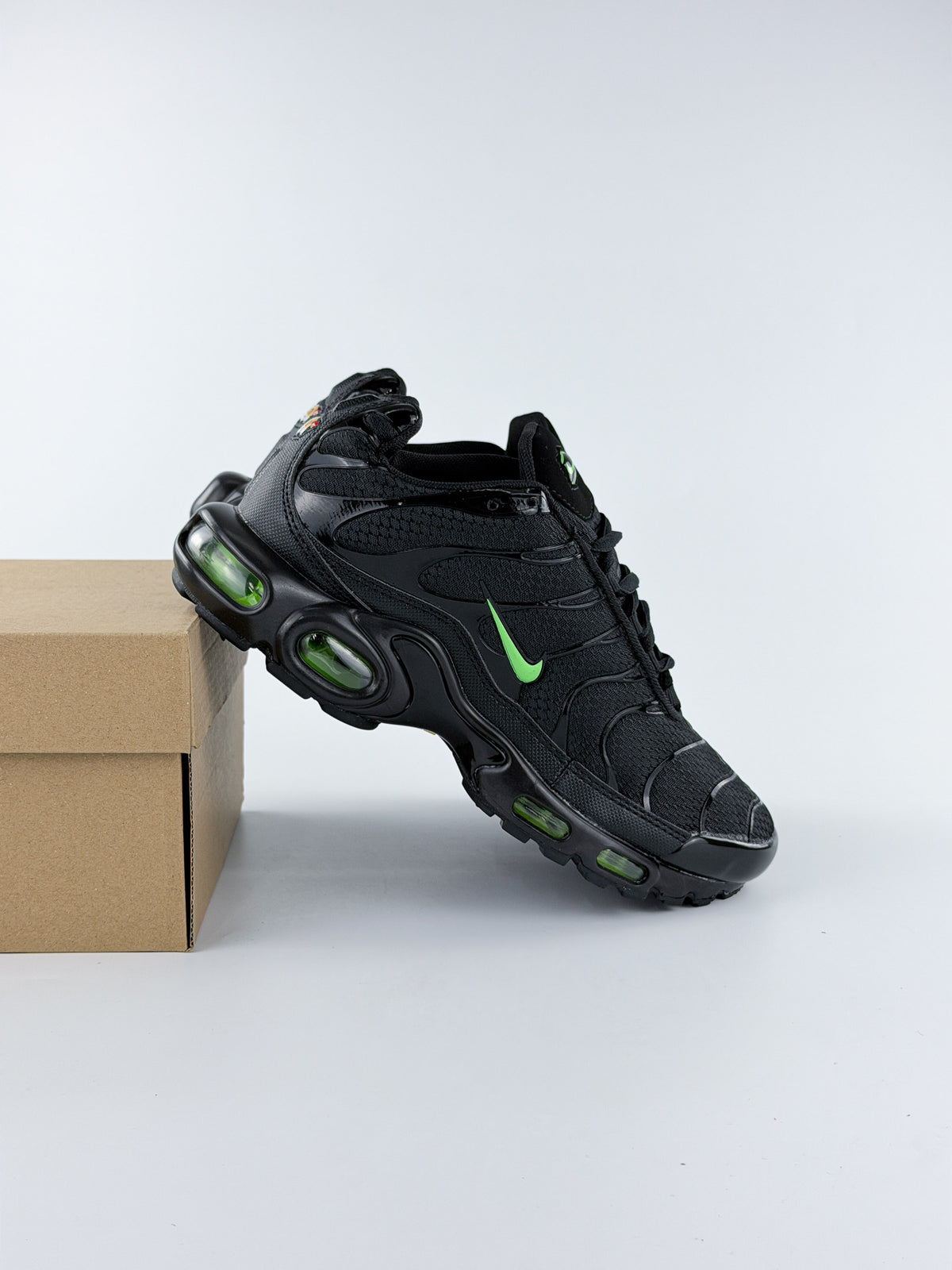 NIKE AIR MAX TN BLACK GREEN FURY