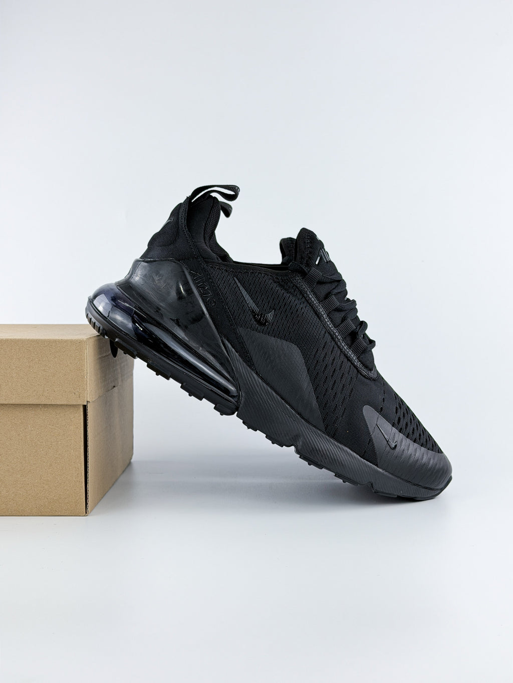 NIKE AIR MAX 270