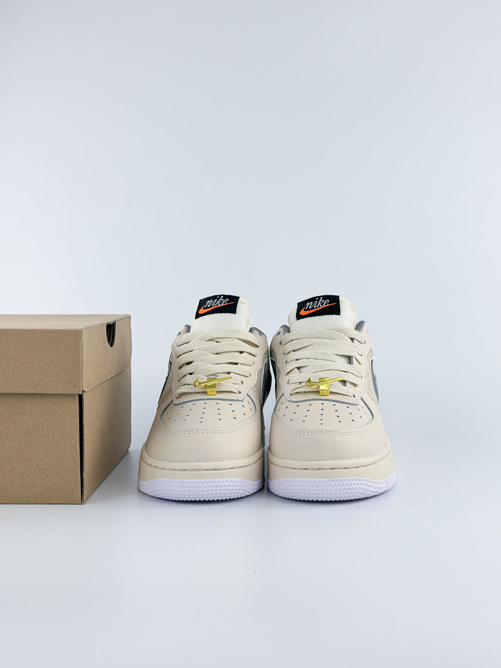 NIKE AIR FORCE 1 OG CREAM