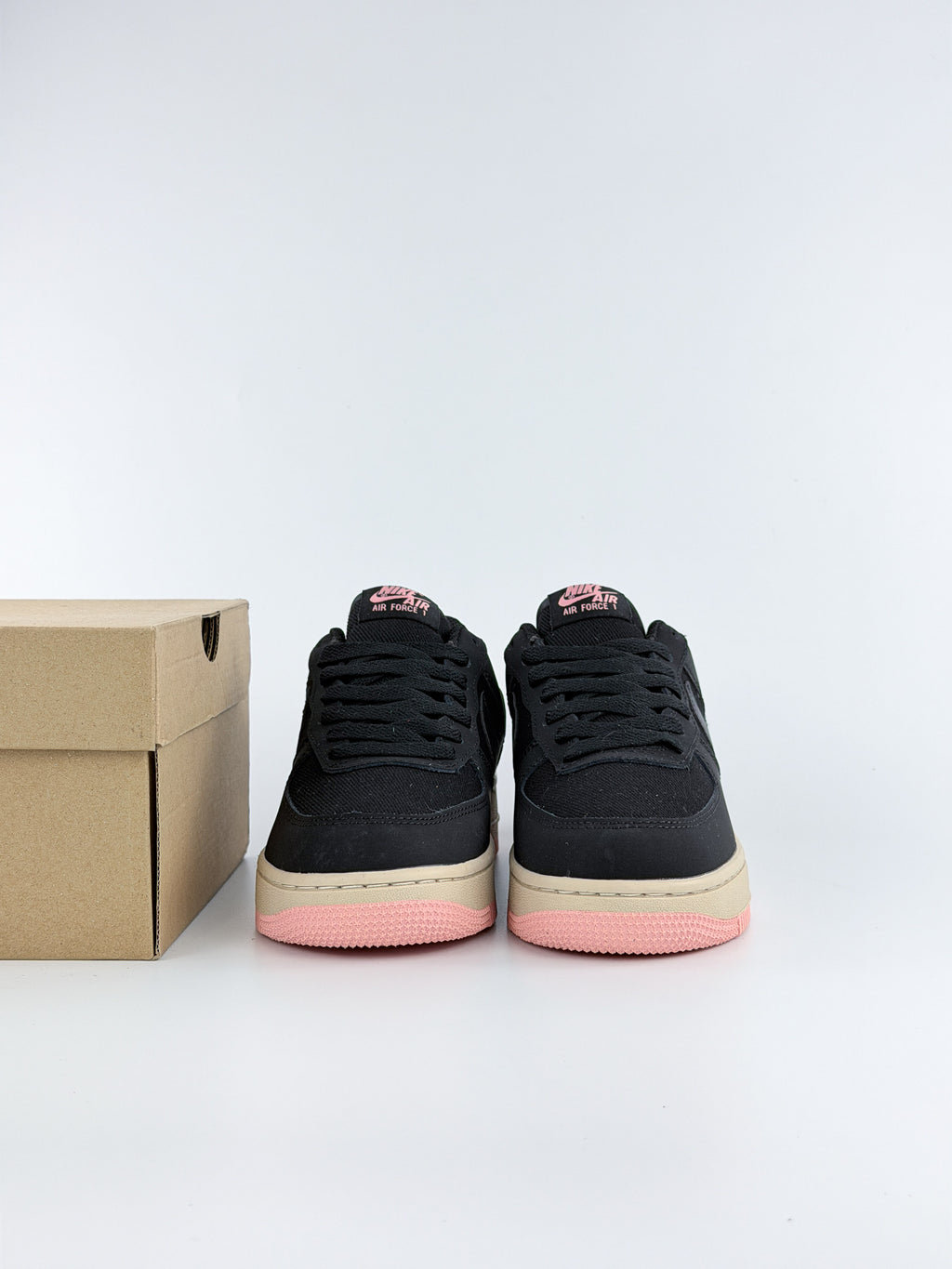 NIKE AIR FORCE 1 LOW BLACK RED STARDUST