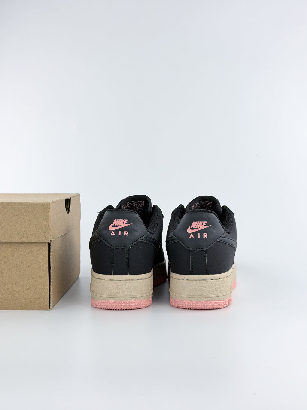 NIKE AIR FORCE 1 LOW BLACK RED STARDUST