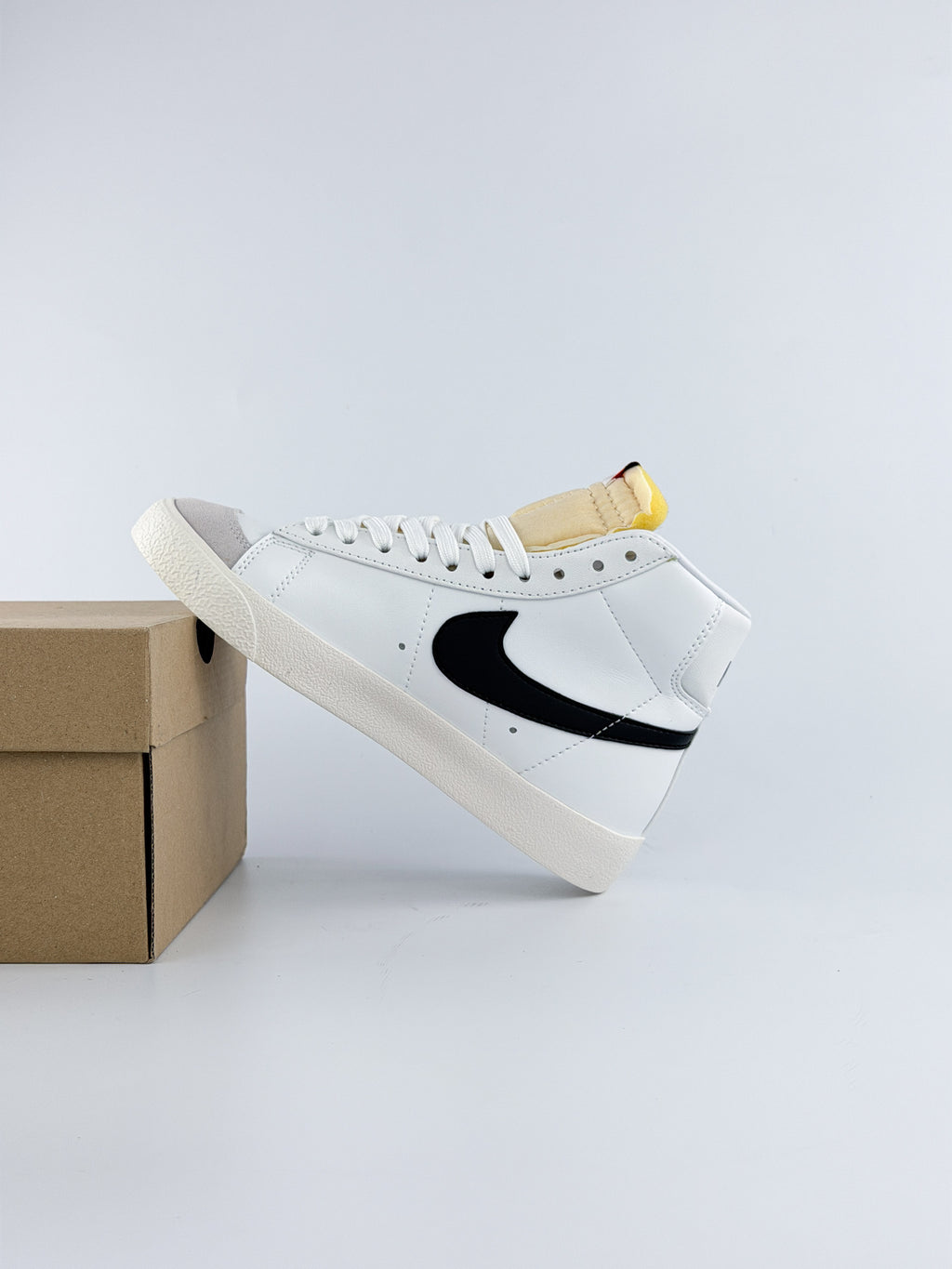 NIKE BLAZER MID 77