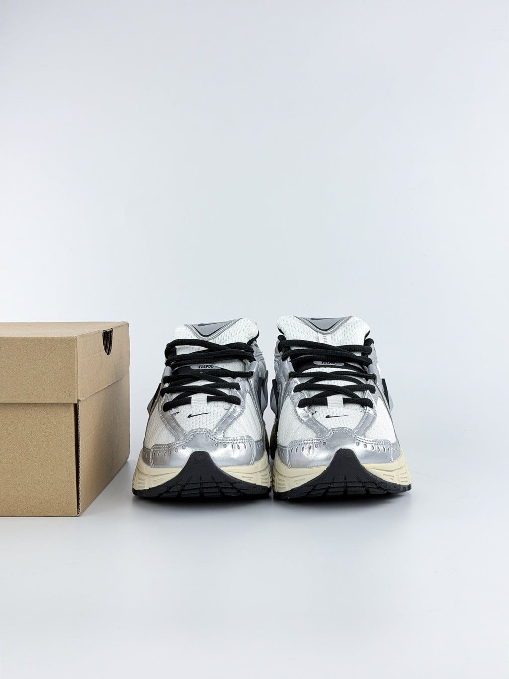 NIKE P-7000