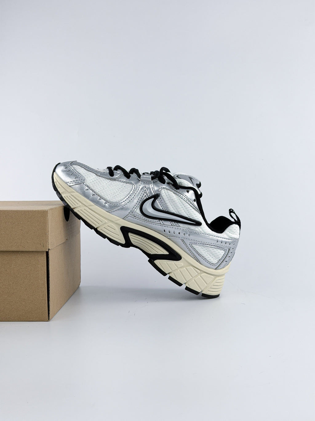 NIKE P-7000