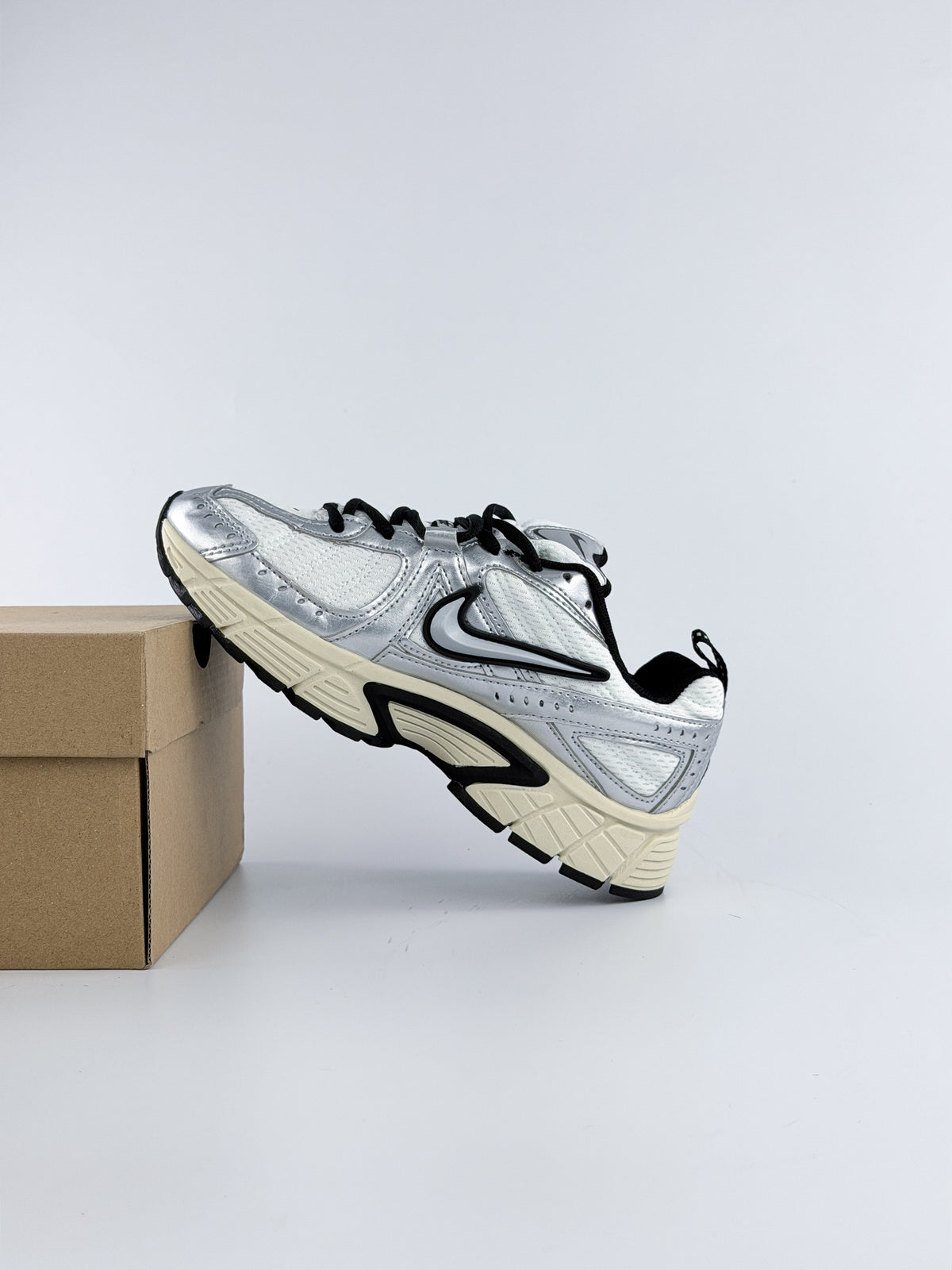 NIKE P-7000
