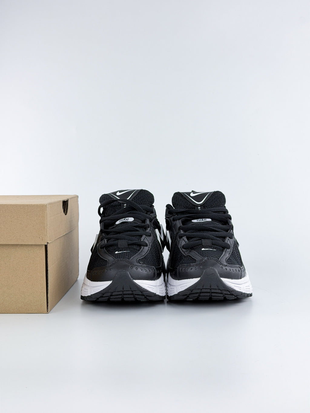 NIKE P-7000