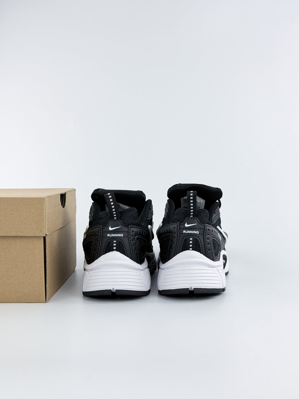 NIKE P-7000