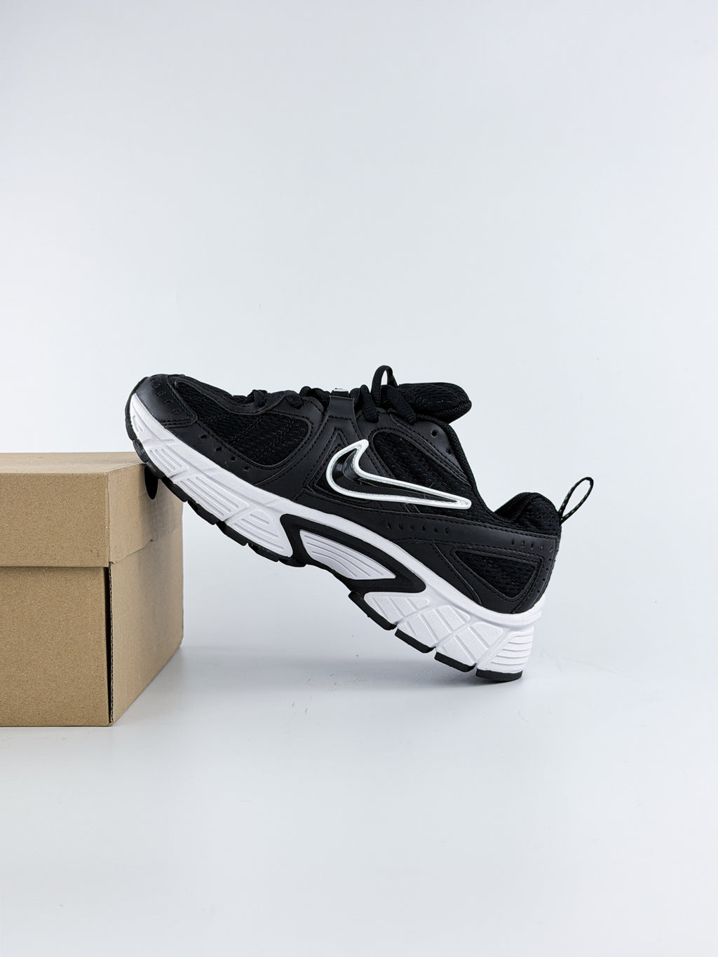 NIKE P-7000