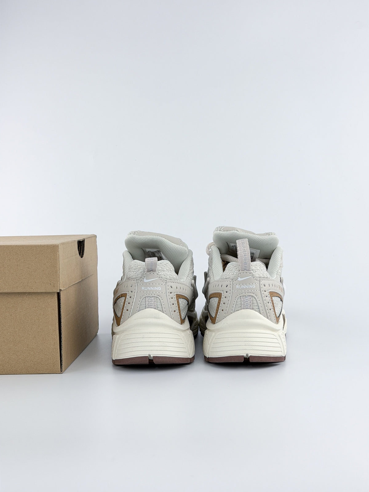 NIKE P-7000