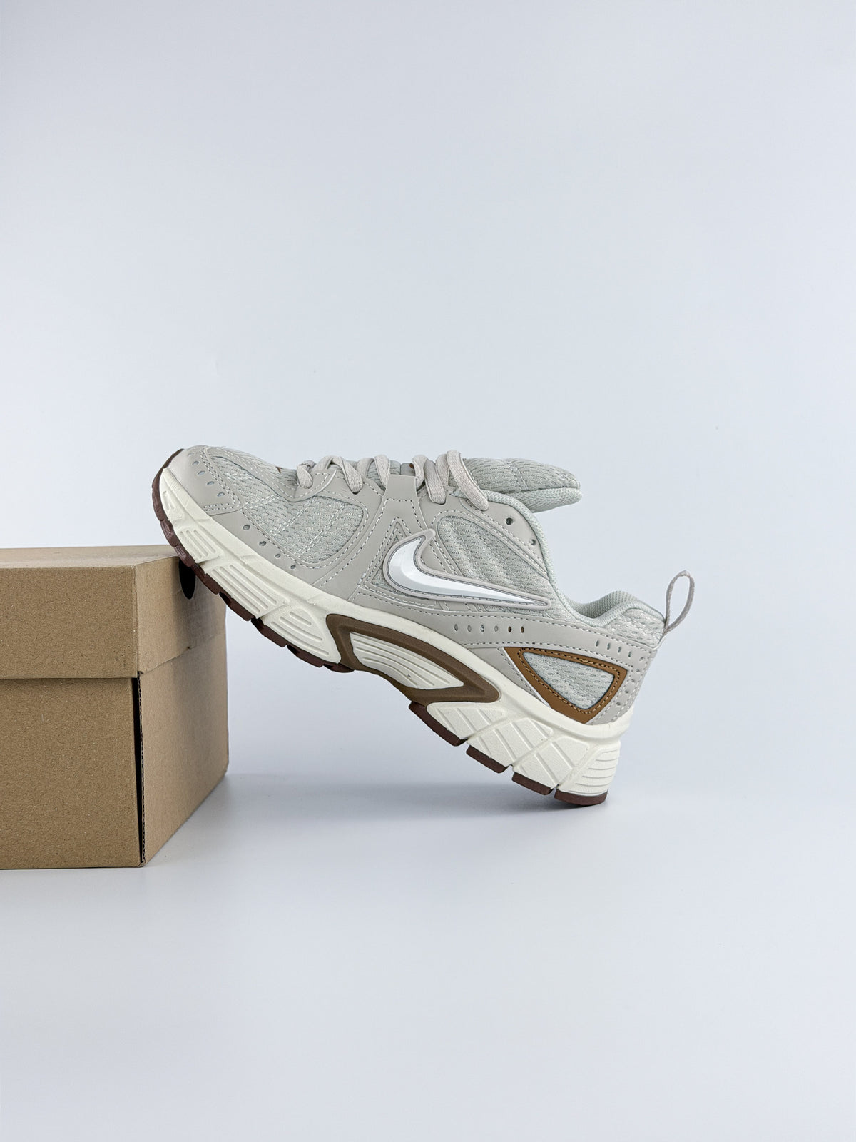 NIKE P-7000