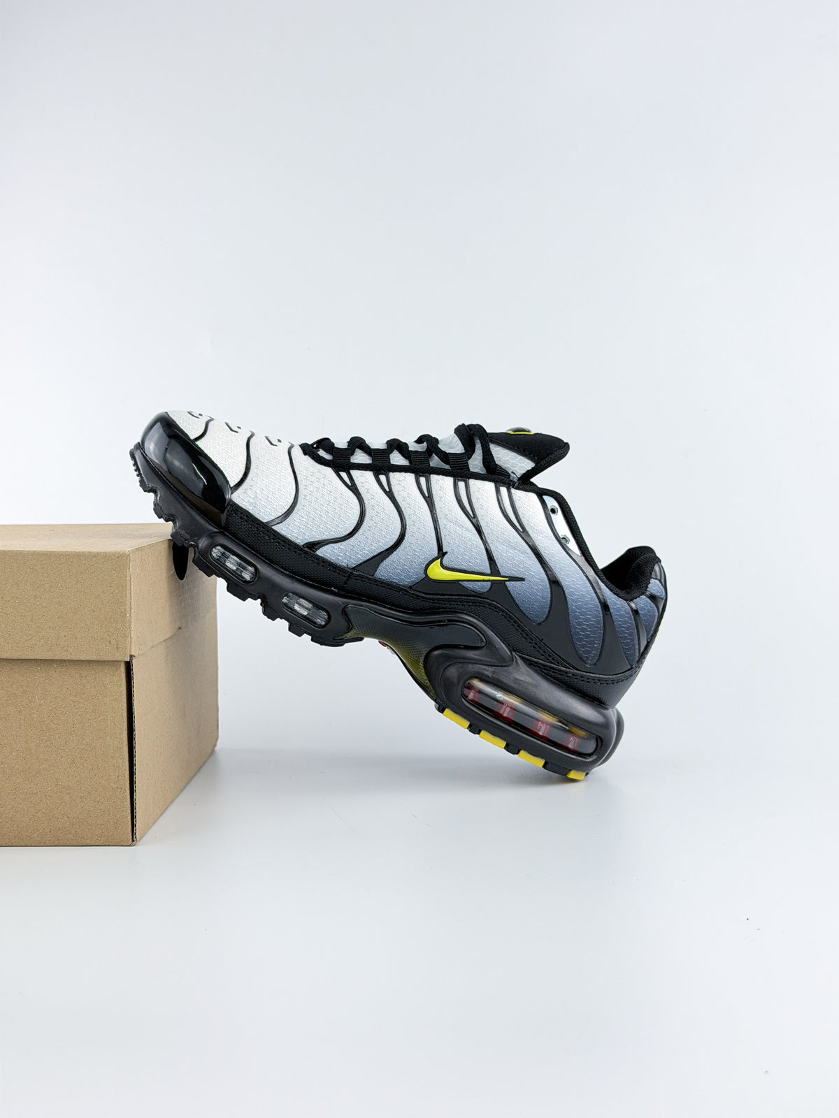 NIKE AIR MAX TN NEON SILVER