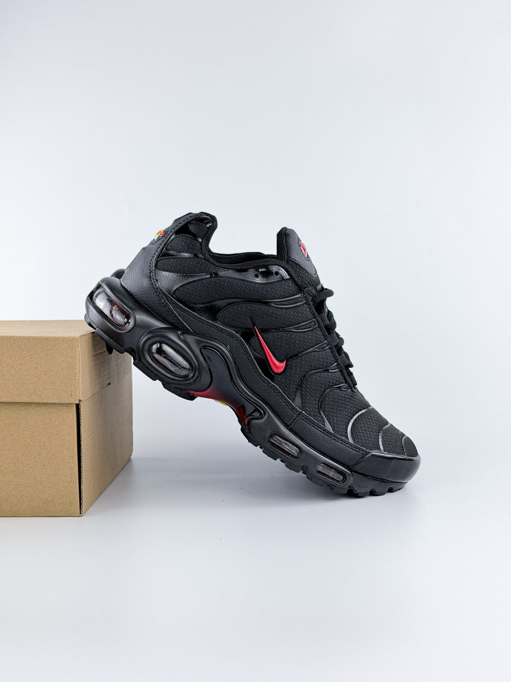 NIKE AIR MAX TN BLACK NIKE RED