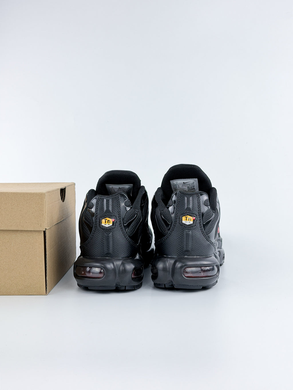 NIKE AIR MAX TN BLACK NIKE RED