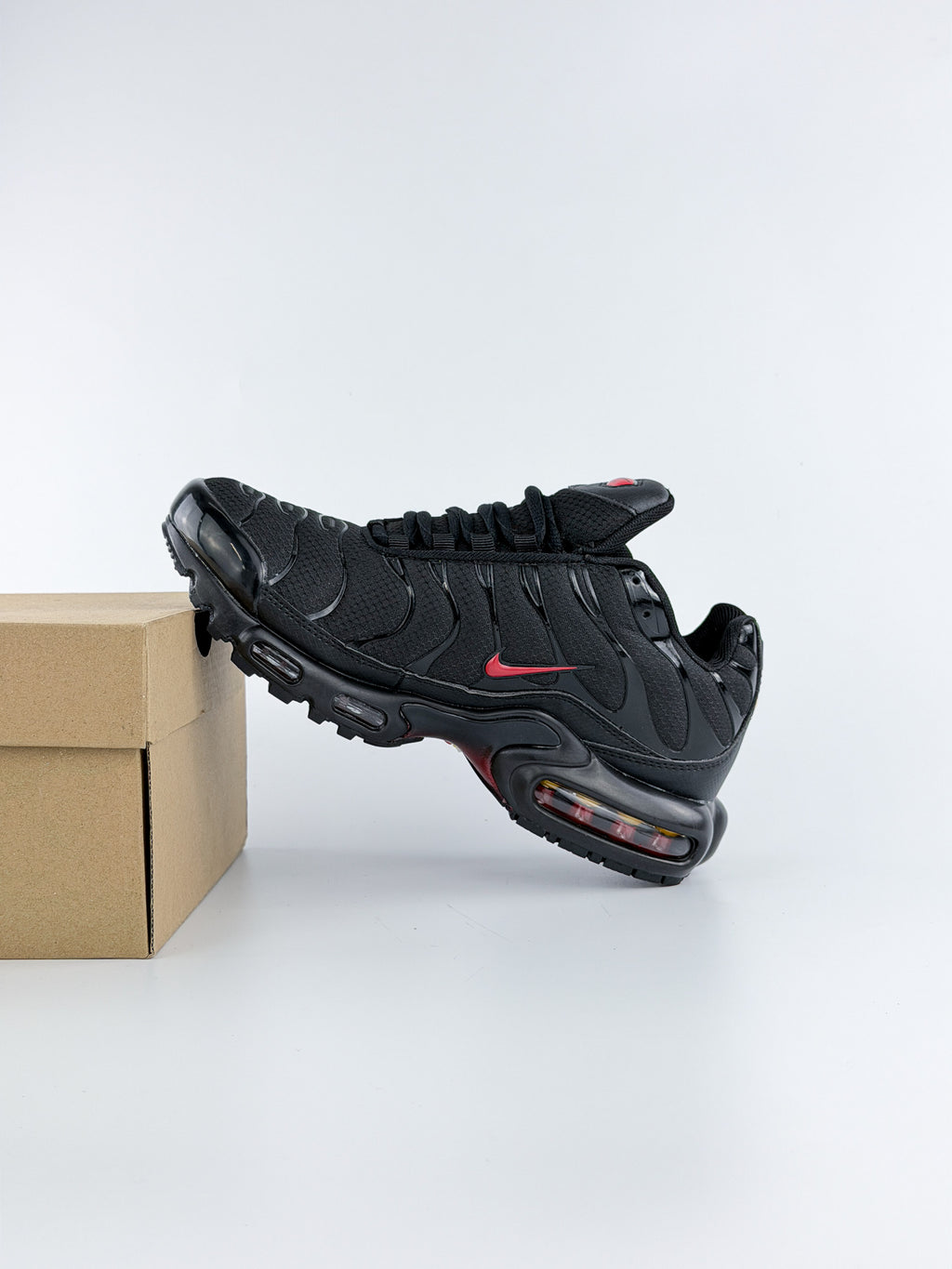 NIKE AIR MAX TN BLACK NIKE RED