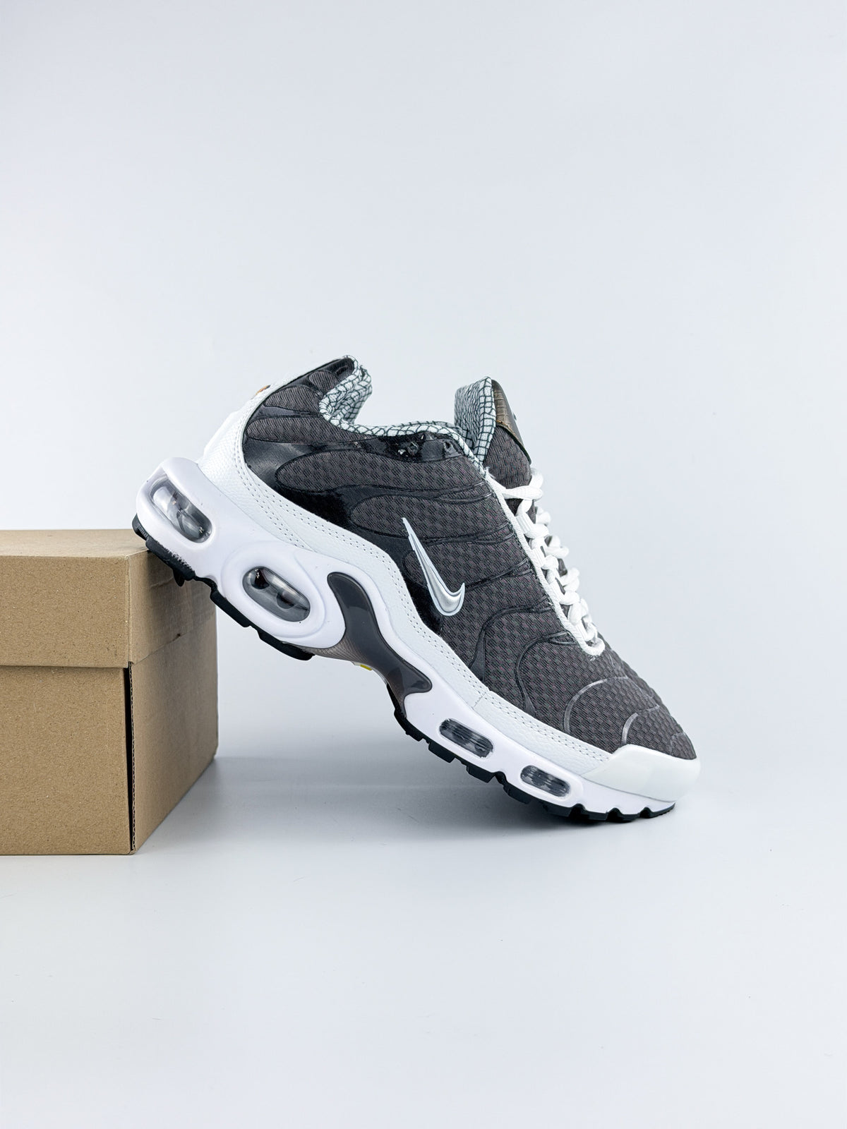 NIKE AIR MAX TN CARBON GREY