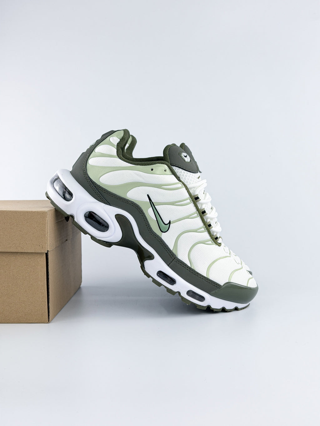 NIKE AIR MAX TN OLIVE SHADOW