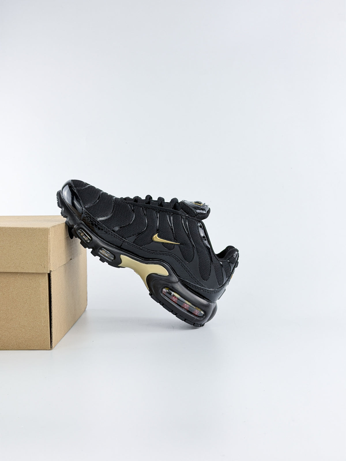 NIKE AIR MAX TN BLACK GOLDEN KIDS