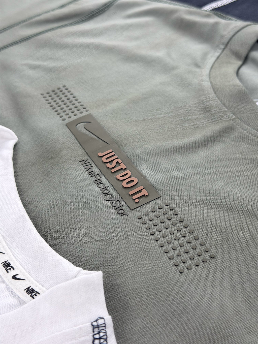 NIKE SPORT SEAMS CONTOUR