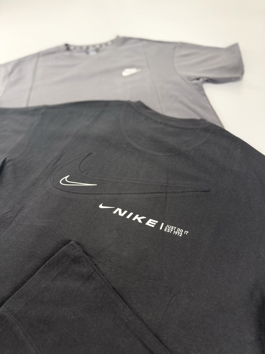 NIKE VERTICAL SEAMS CORE